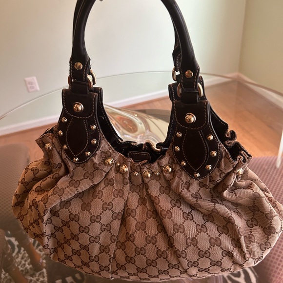 Gucci Handbags - Gucci Shoulder Bag